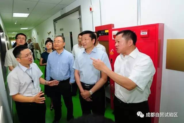 成都市委常委吳凱探索小巷獨(dú)特風(fēng)味，城市細(xì)微之處的魅力探索